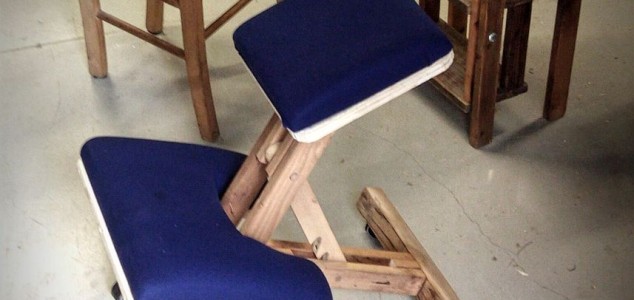 Складной стул для работы на коленях